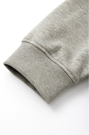Close-up of a light gray ribbed cuff on a sweatshirt sleeve, with Chinese text at the bottom describing the elastic ribbed cuff feature.